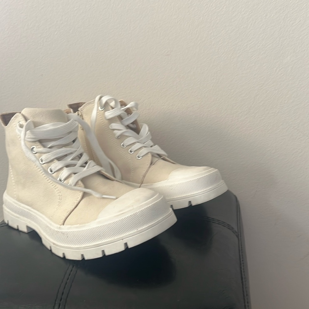 Soda canvas size 9 chunky boots y2k